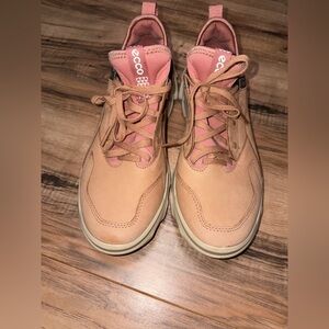 ECCO Womens MX Lace-Up Tan Suede Casual and Fashion Sneakers Shoes Used size 38